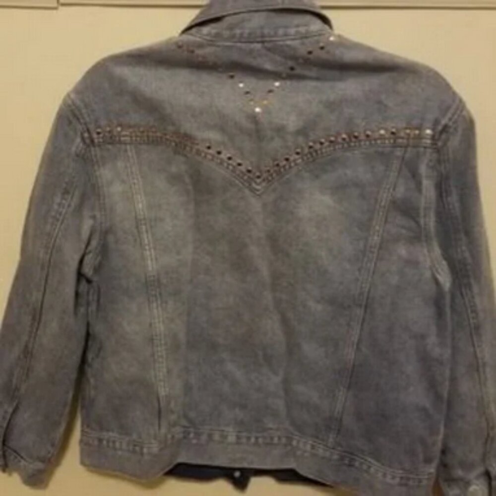 NWOT Victoria's Secret studded distressed denim jacket size medium - Picture 5 of 8